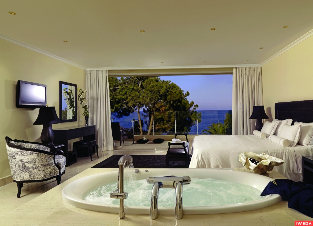 Thalassa sea-front maisonette with outdoor pool