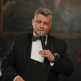 ведущий Сергей Гаврилов